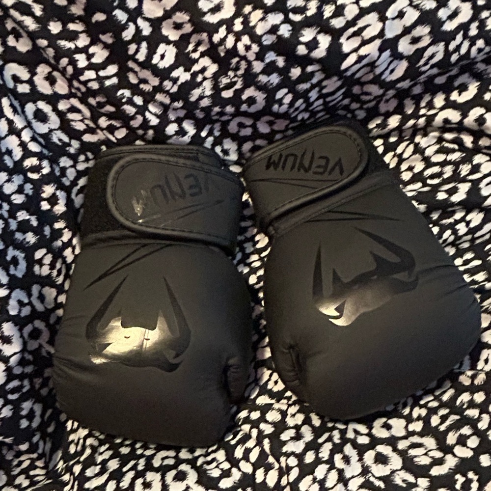 Venom elite boxing gloves - Picture 2 of 7